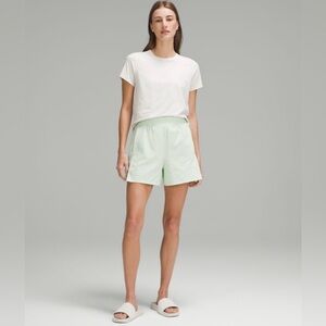 EUC 🍋 Lululemon Stretch Woven Relaxed-Fit High-Rise Short 4”